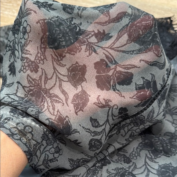 ASTR Size L Floral Gray and Black Ruffled Long Balloon Sleeve Blouse - Picture 13 of 13